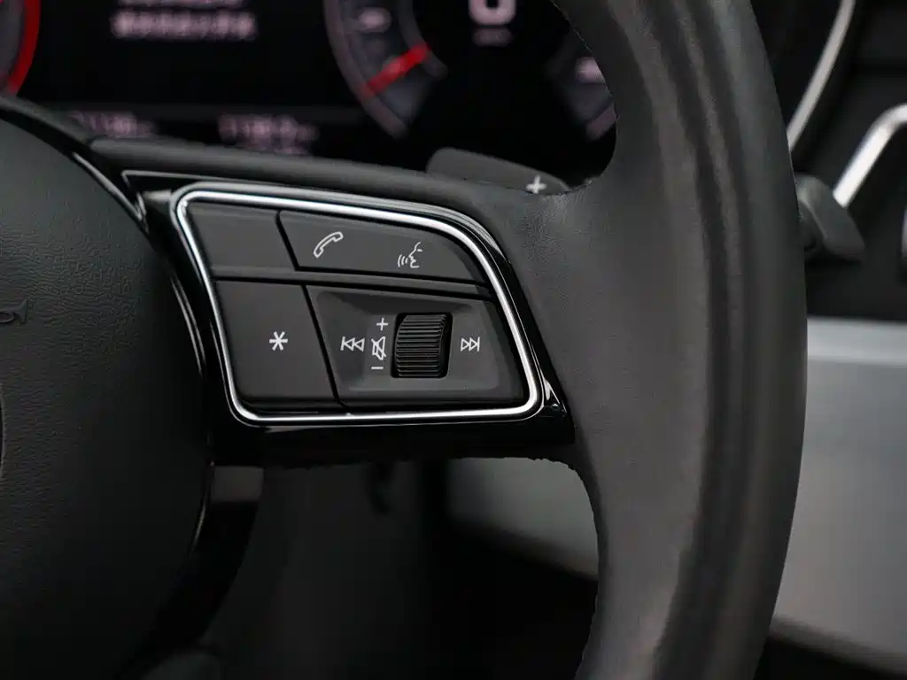 Audi A4L 2023 40 TFSI Fashionable and Dynamic купить на сайте DeffCars