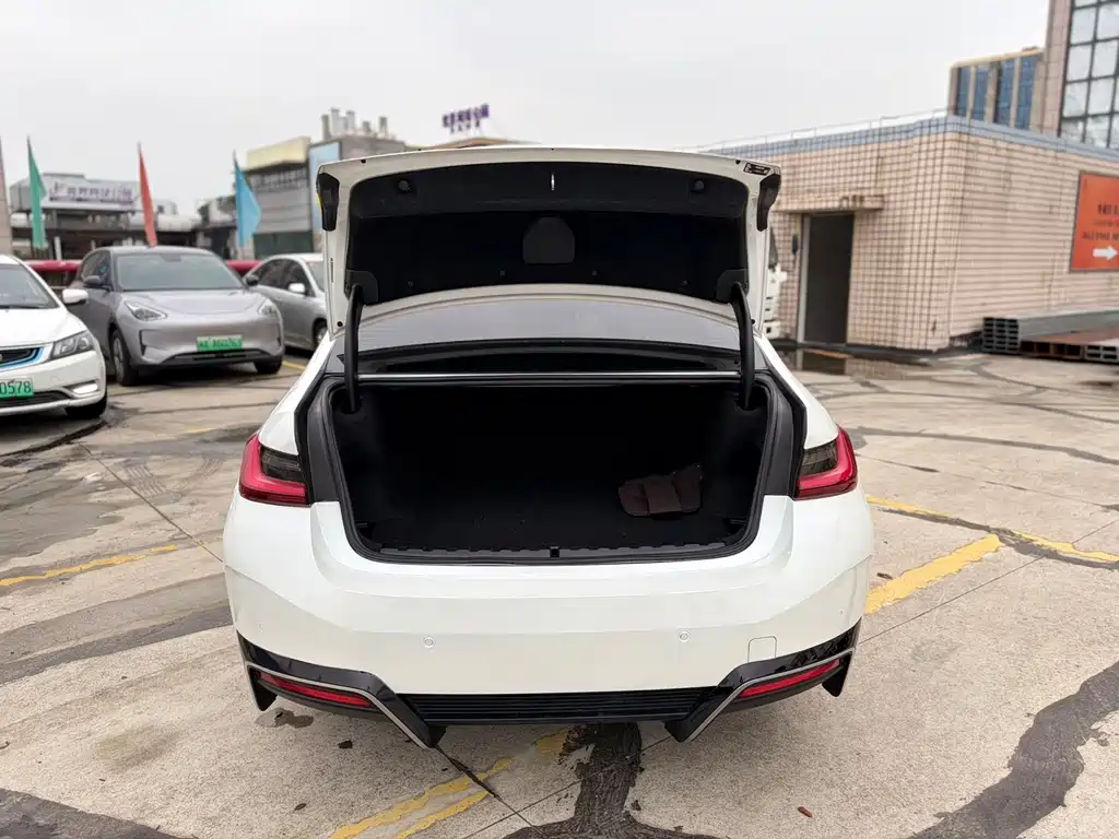 BMW i3 2022 eDrive 35 L купить на сайте DeffCars