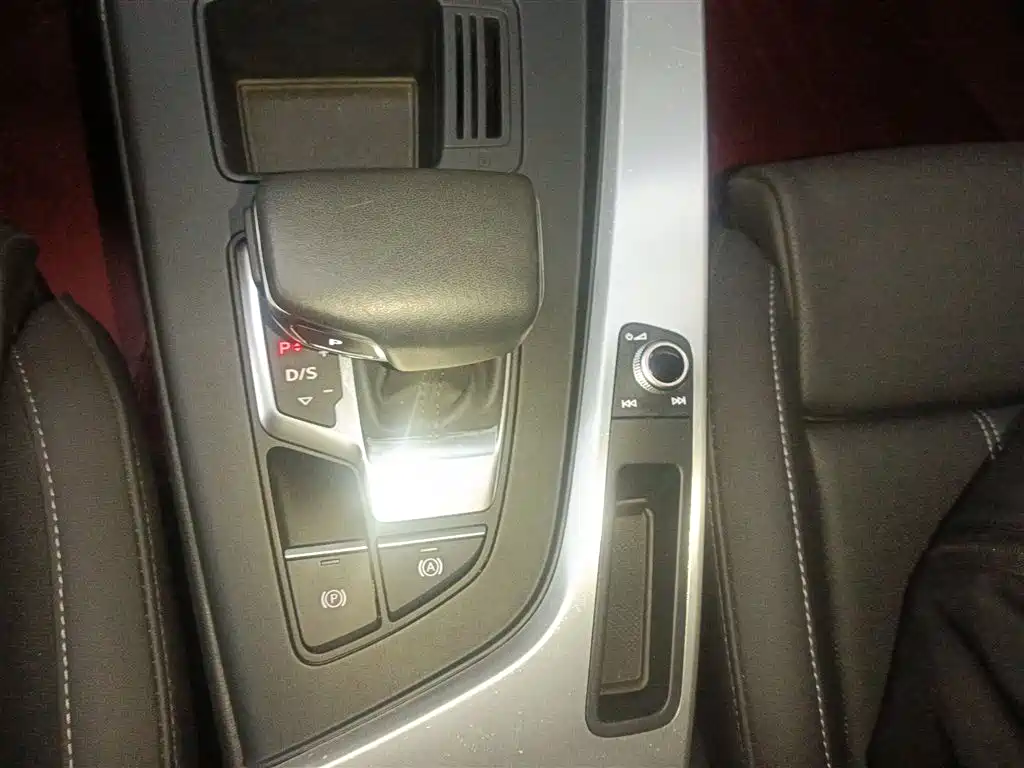 Audi A4L 2024 40 TFSI Fashionable and Dynamic купить на сайте DeffCars