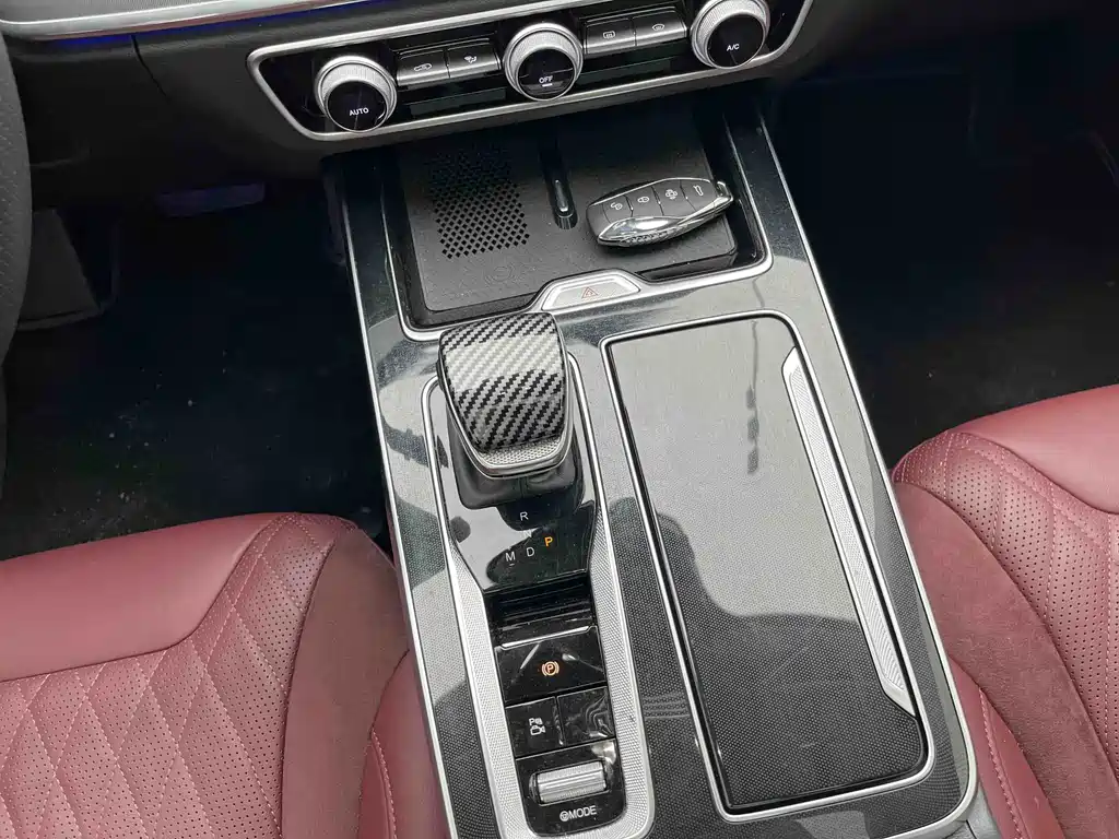 Hongqi HS5 2023 2.0T Qixiang Pro version купить на сайте DeffCars