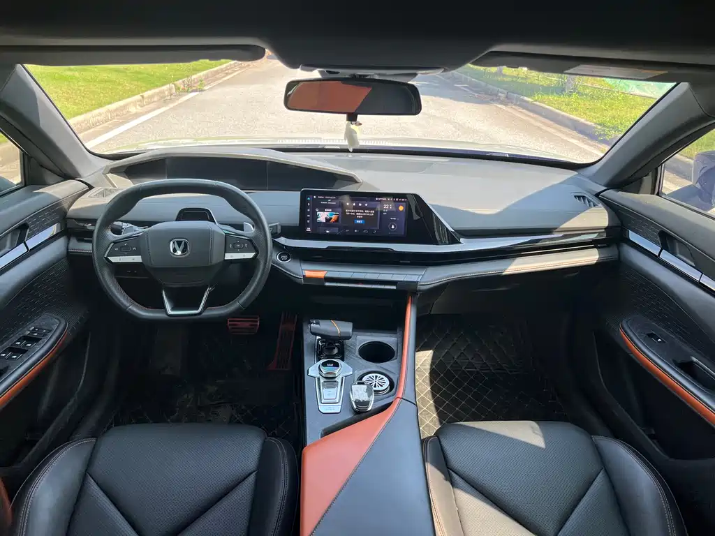 Changan UNI-V 2022 1.5T premium model купить на сайте DeffCars