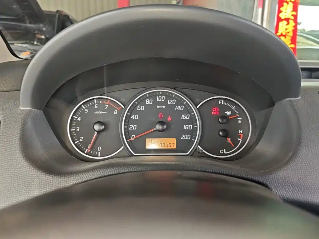 Swift 2015 1.5L automatic limited edition купить на сайте DeffCars