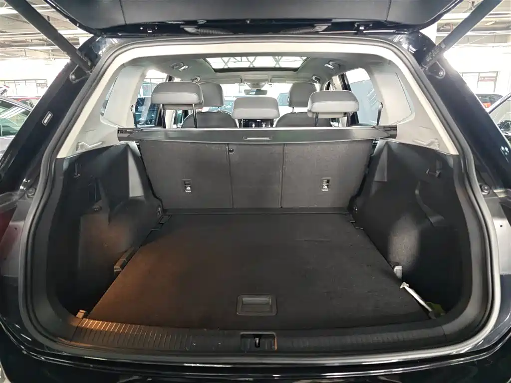 Tiguan L 2023 330TSI automatic two-wheel drive R-Line version купить на сайте DeffCars