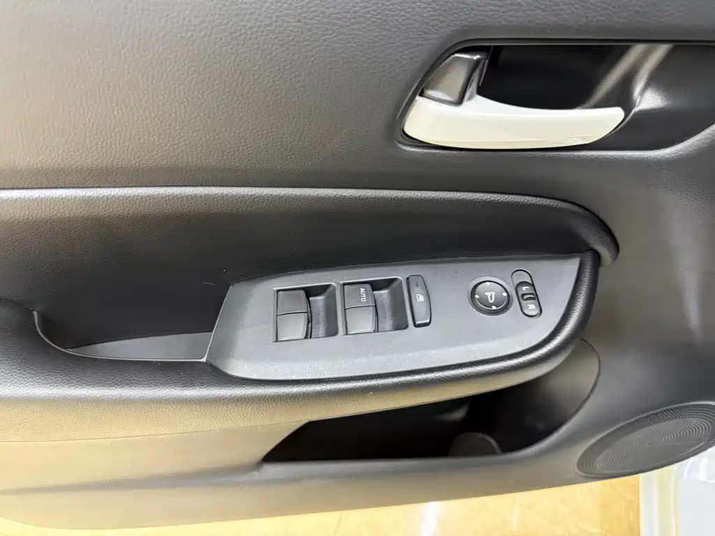 Fit 2021 1.5L CVT Fashion Edition купить на сайте DeffCars