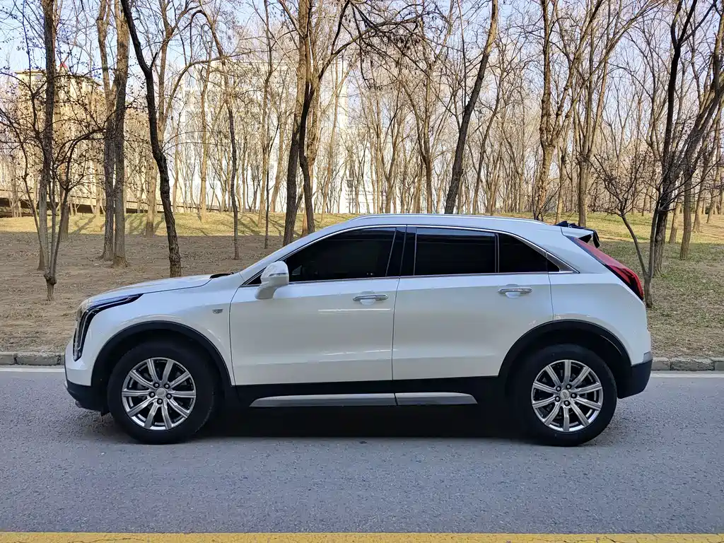 Cadillac XT4 2021 28T two-wheel drive leading model купить на сайте DeffCars