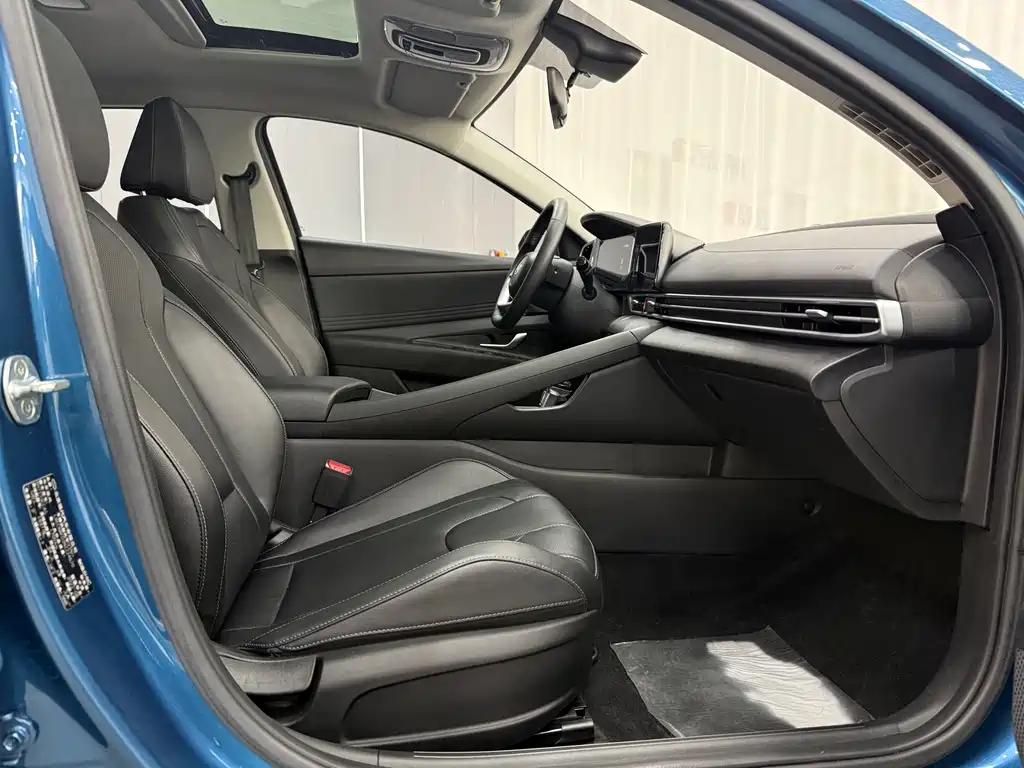 Elantra 2022 1.5L CVT LUX Premium Edition купить на сайте DeffCars