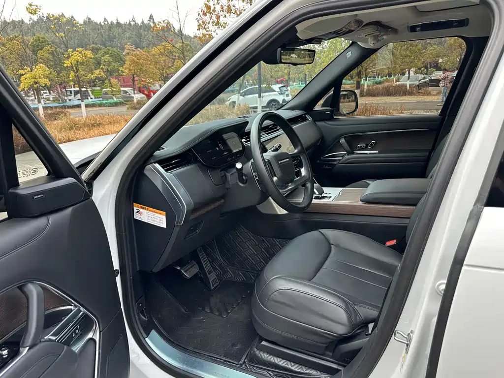Range Rover 2024 3.0 L6 400PS Extended Edition, seven seats купить на сайте DeffCars