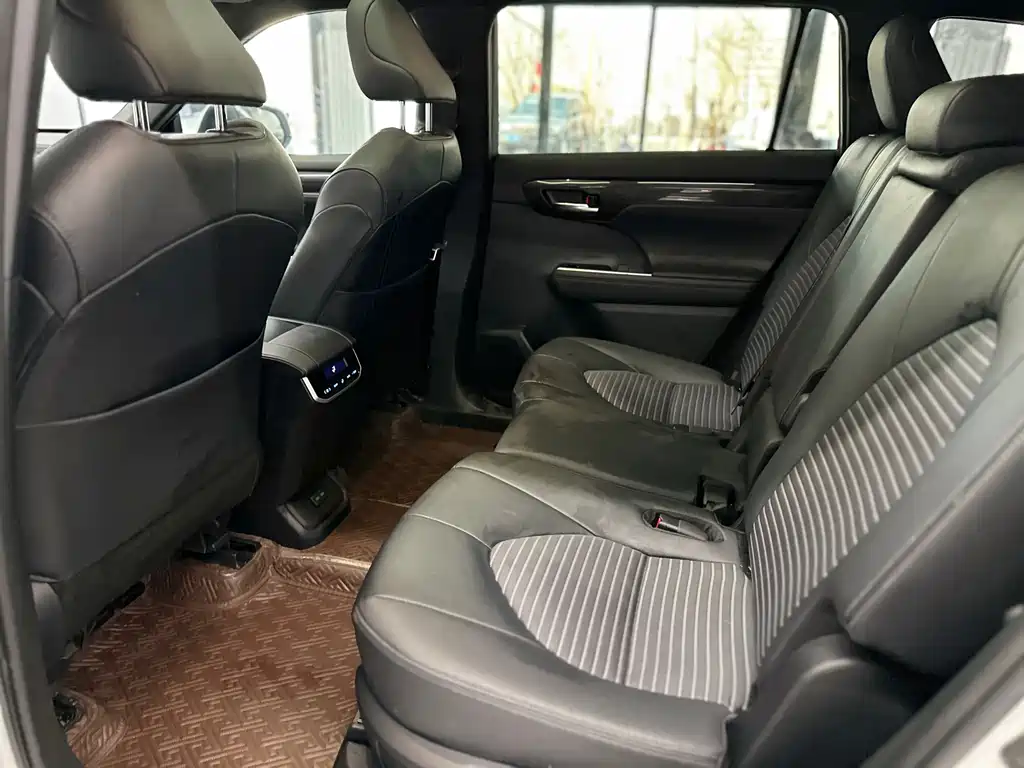 Crown Lufang 2022 2.5L HEV four-wheel drive premium version купить на сайте DeffCars