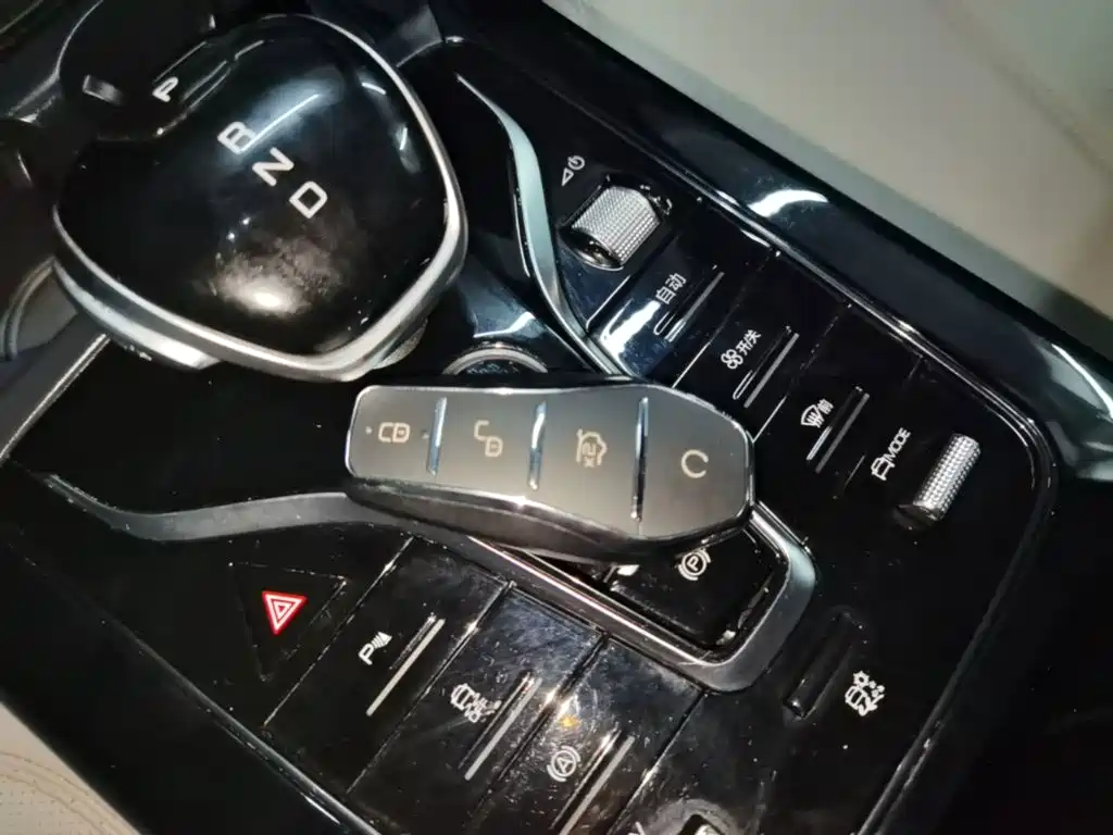 Qin PLUS 2024 Honor Edition DM-i 55KM Leading Type купить на сайте DeffCars