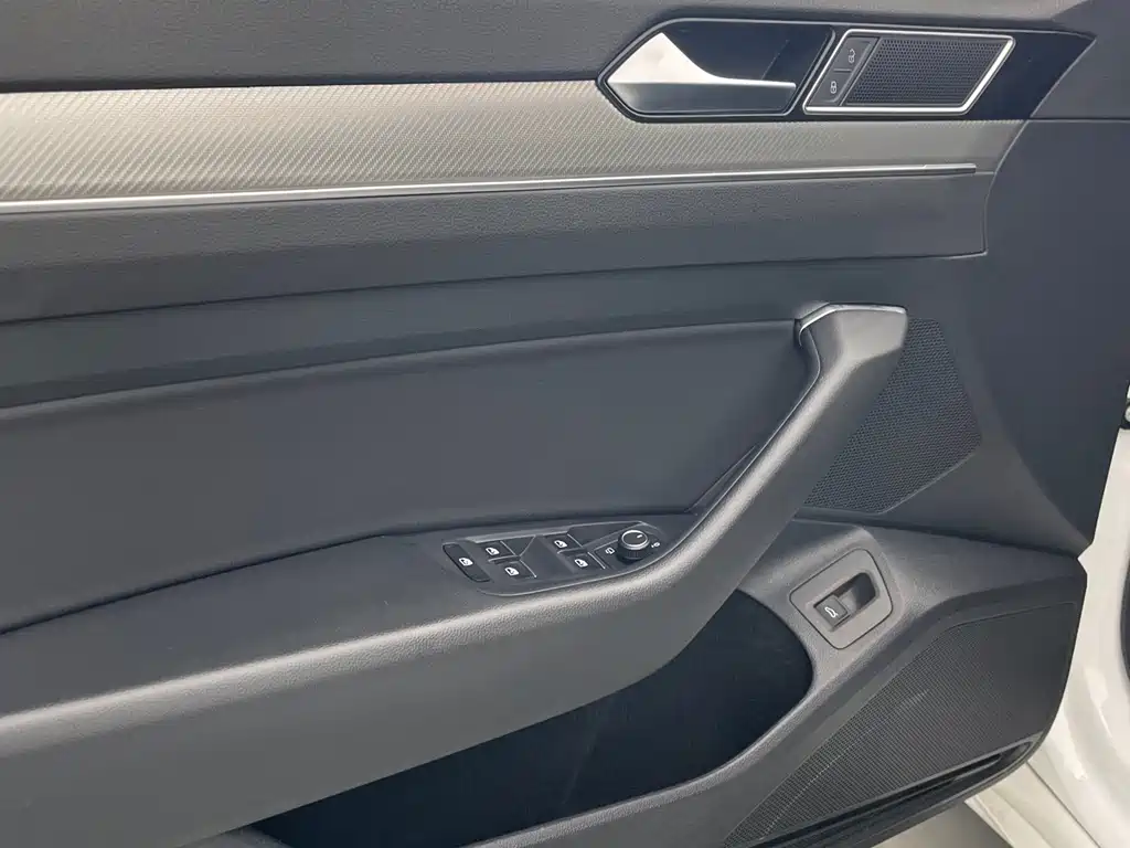 FAW-Volkswagen CC 2019 330TSI Charming Edition National V купить на сайте DeffCars
