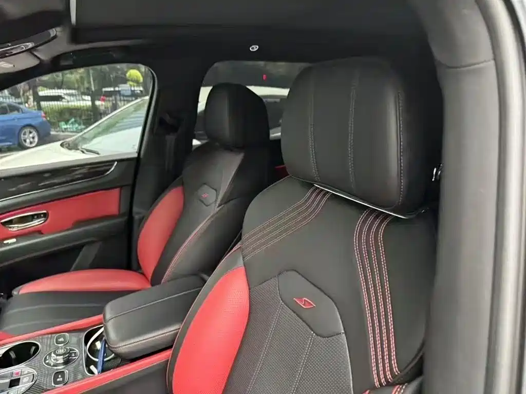 Bentayga 2022 4.0T V8 S купить на сайте DeffCars