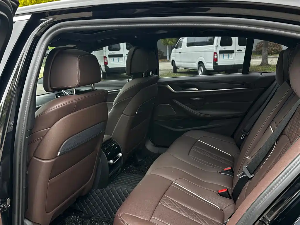 BMW 5 Series 2023 530Li Exclusive M Sports Package купить на сайте DeffCars