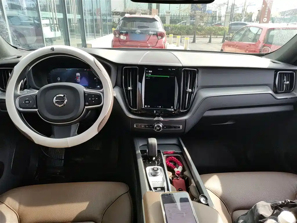 Volvo XC60 2025 B5 four-wheel drive Zhiyi Luxury Edition купить на сайте DeffCars