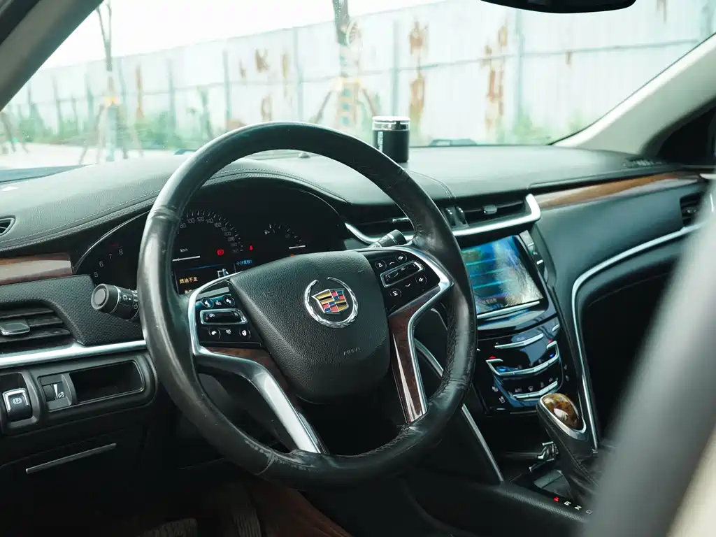 Cadillac XTS 2013 28T luxury model купить на сайте DeffCars