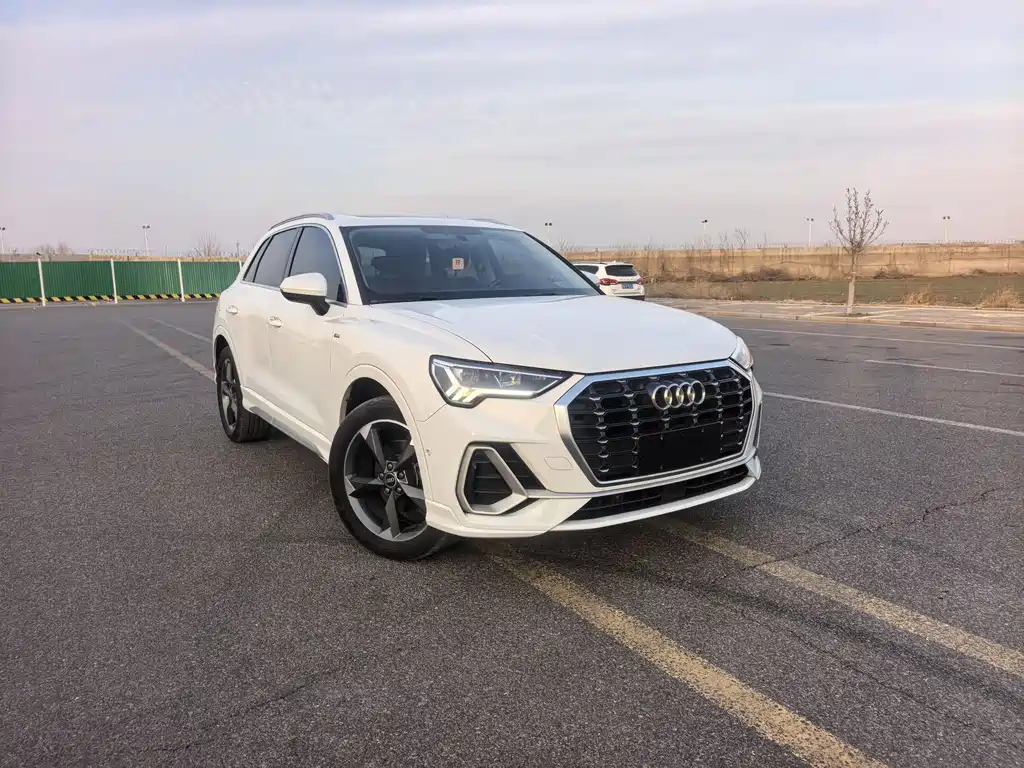 Audi Q3 2022 35 TFSI Fashionable and Dynamic купить на сайте DeffCars