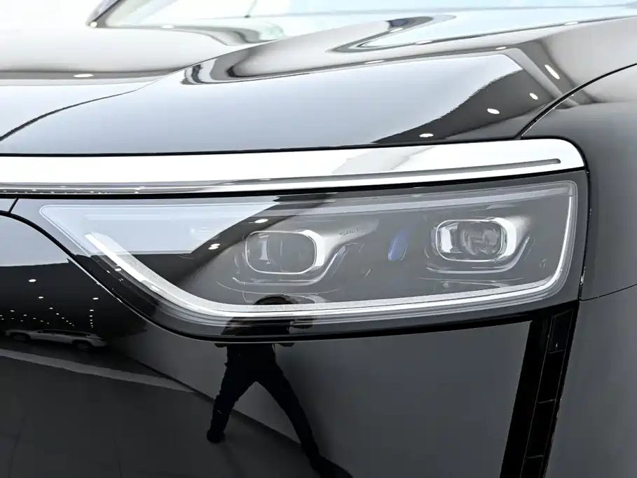 Wenjie M8 2025 extended range Ultra version 53.4kWh 6-seat version 192-line lidar) купить на сайте DeffCars