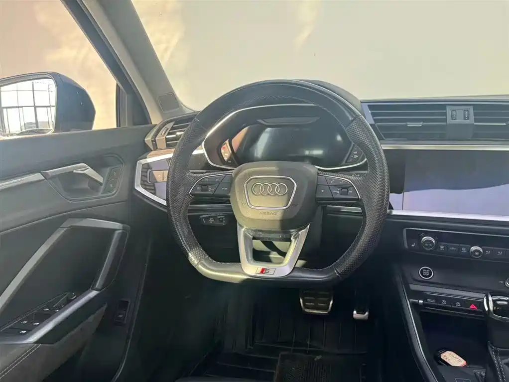 Audi Q3 Sportback 2023 45 TFSI quattro luxury model купить на сайте DeffCars
