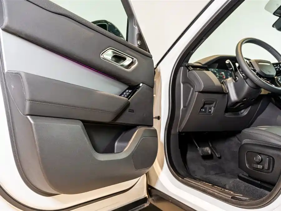 Range Rover Velar 2025 S купить на сайте DeffCars