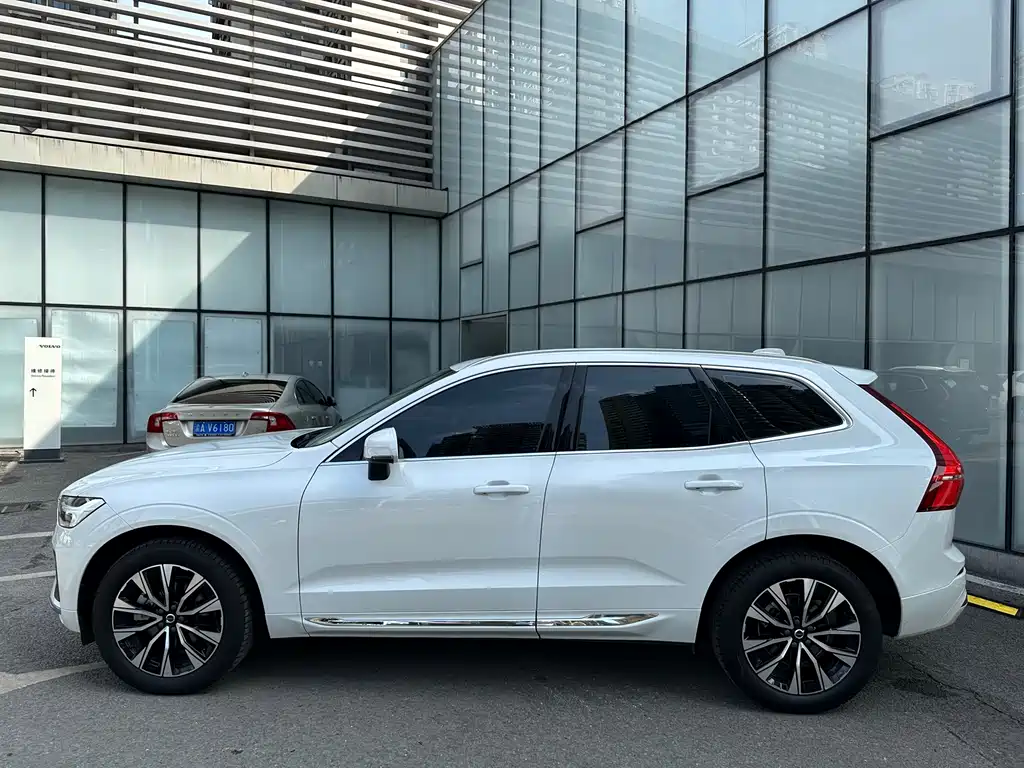 Volvo XC60 2024 B5 four-wheel drive Zhiyuan Deluxe Edition купить на сайте DeffCars
