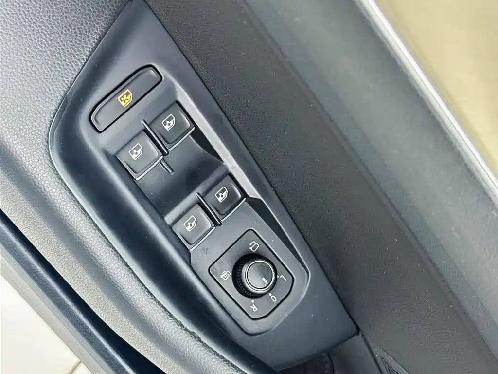FAW-Volkswagen CC 2019 330TSI Huayan Edition National V купить на сайте DeffCars