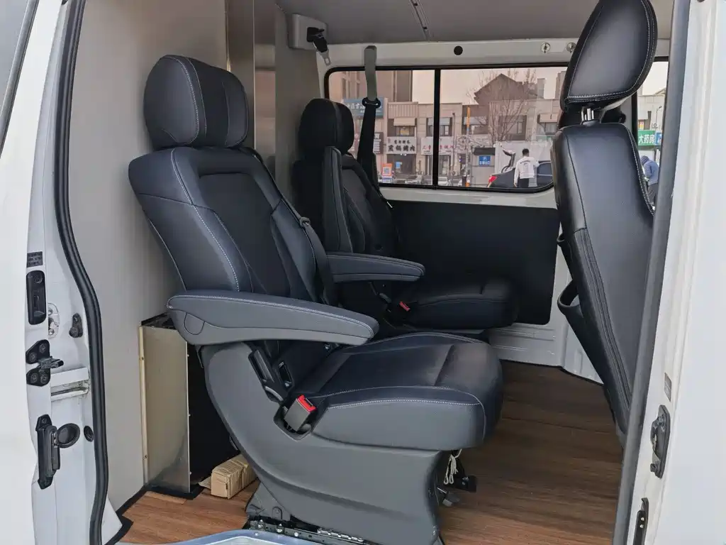 Jinbei Express 2020 2.0L National VI economical 6-seater G6P-6 1TZS купить на сайте DeffCars