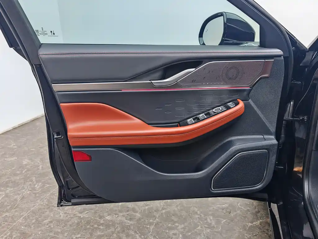 Lincoln Z 2022 iCool Exclusive Edition купить на сайте DeffCars