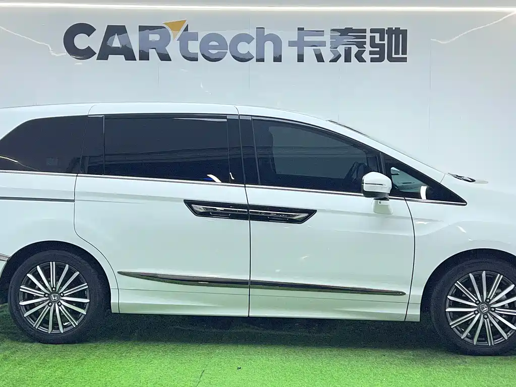 Alison 2022 2.0L e:HEV Deluxe Edition купить на сайте DeffCars