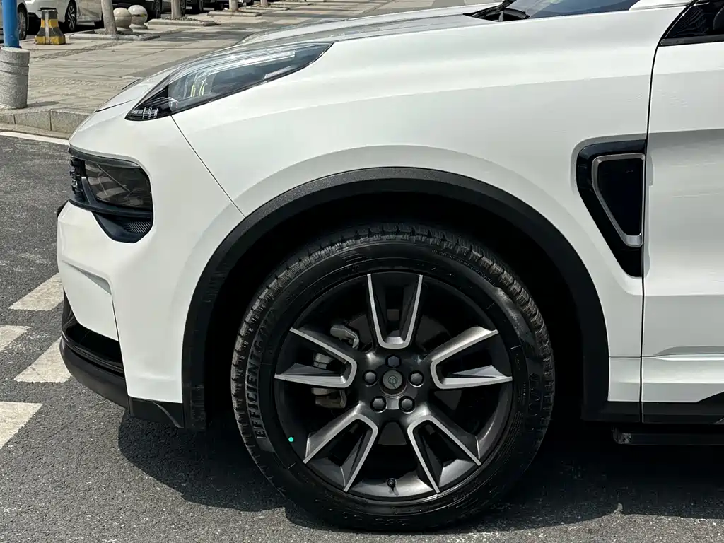 Lynk & Co 01 2021 2.0TD 2WD Pro купить на сайте DeffCars