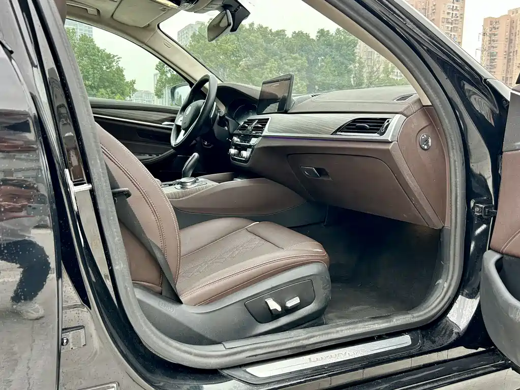 BMW 5 Series 2023 530Li Leading Luxury Package купить на сайте DeffCars