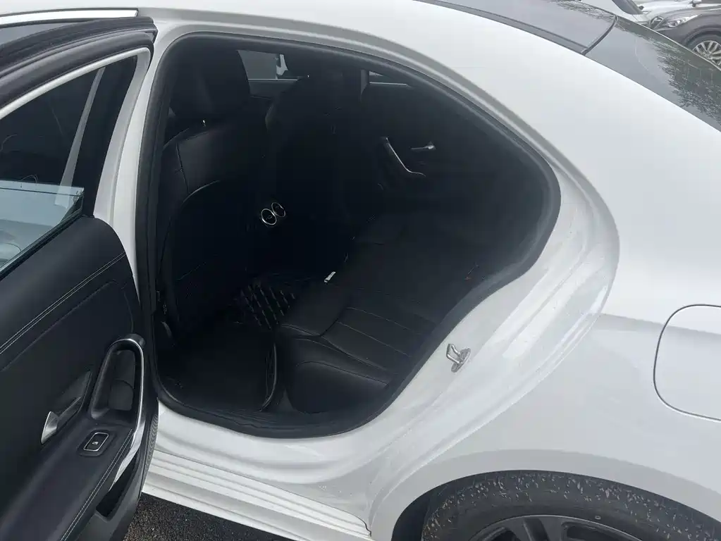 Mercedes A-Class 2022款 改款 A 180 L 运动轿车 купить на сайте DeffCars