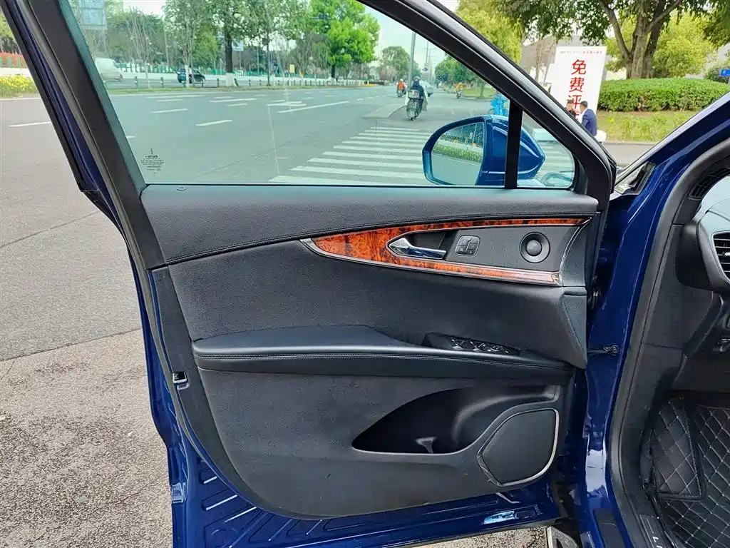 Voyager imported 2019 2.7T four-wheel drive premium version, National VI купить на сайте DeffCars