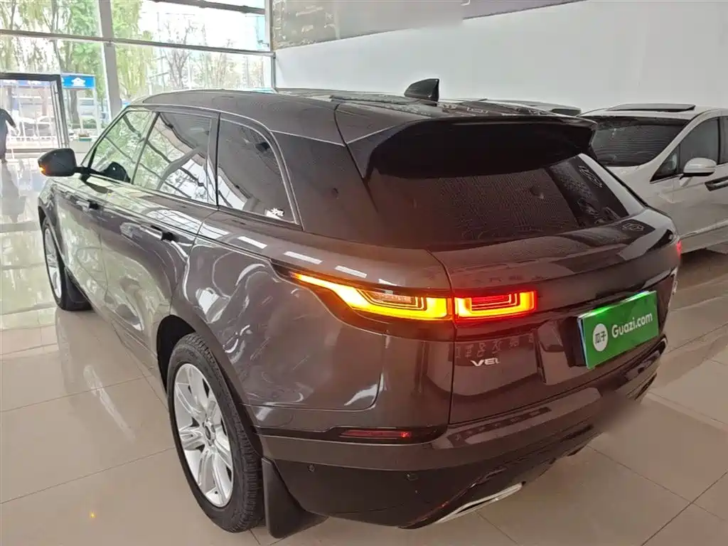 Range Rover Velar 2022 250PS Glitter Gold Collector’s Edition купить на сайте DeffCars
