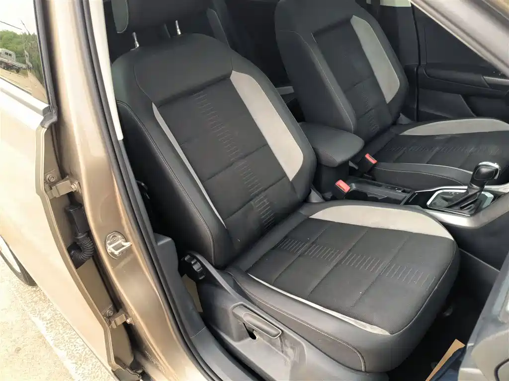 T-ROC 2018 model 230TSI DSG two-wheel drive aggressive model National V купить на сайте DeffCars