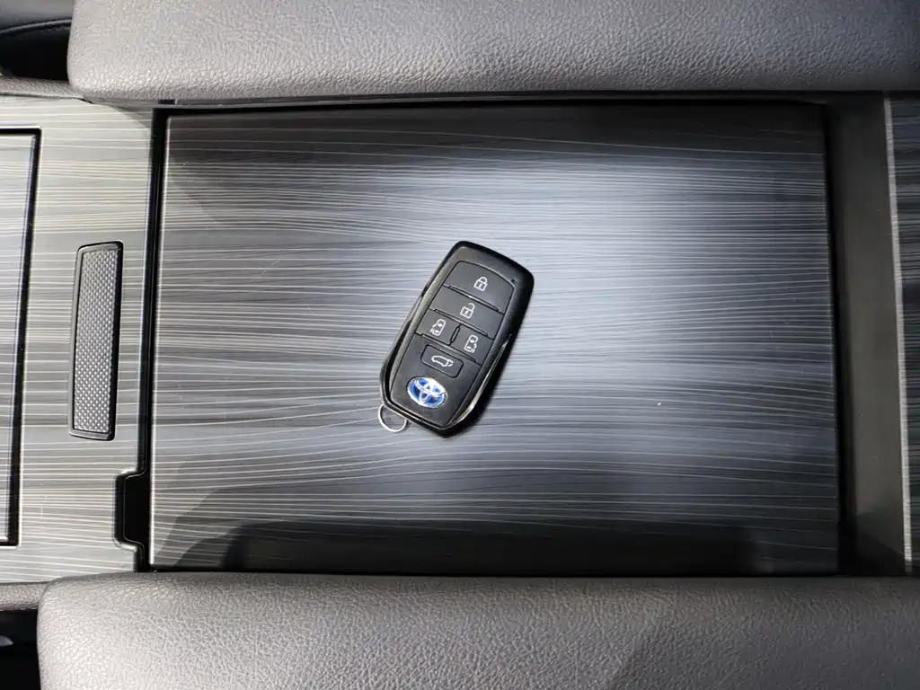SIENNA 2023 2.5L Hybrid Premium Edition купить на сайте DeffCars