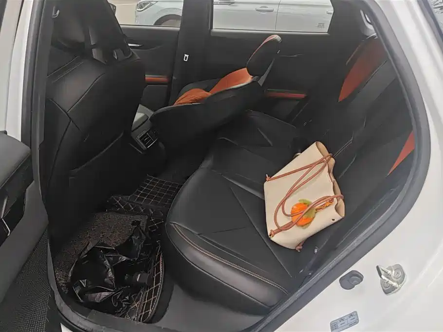 Changan UNI-V Smart iDD 2023 Smart iDD 1.5T 113km smart fun model купить на сайте DeffCars