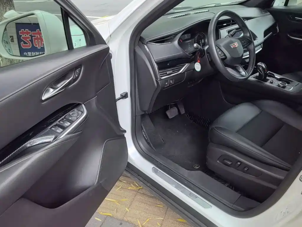 Cadillac XT4 2018 28T 2WD Technology Edition купить на сайте DeffCars