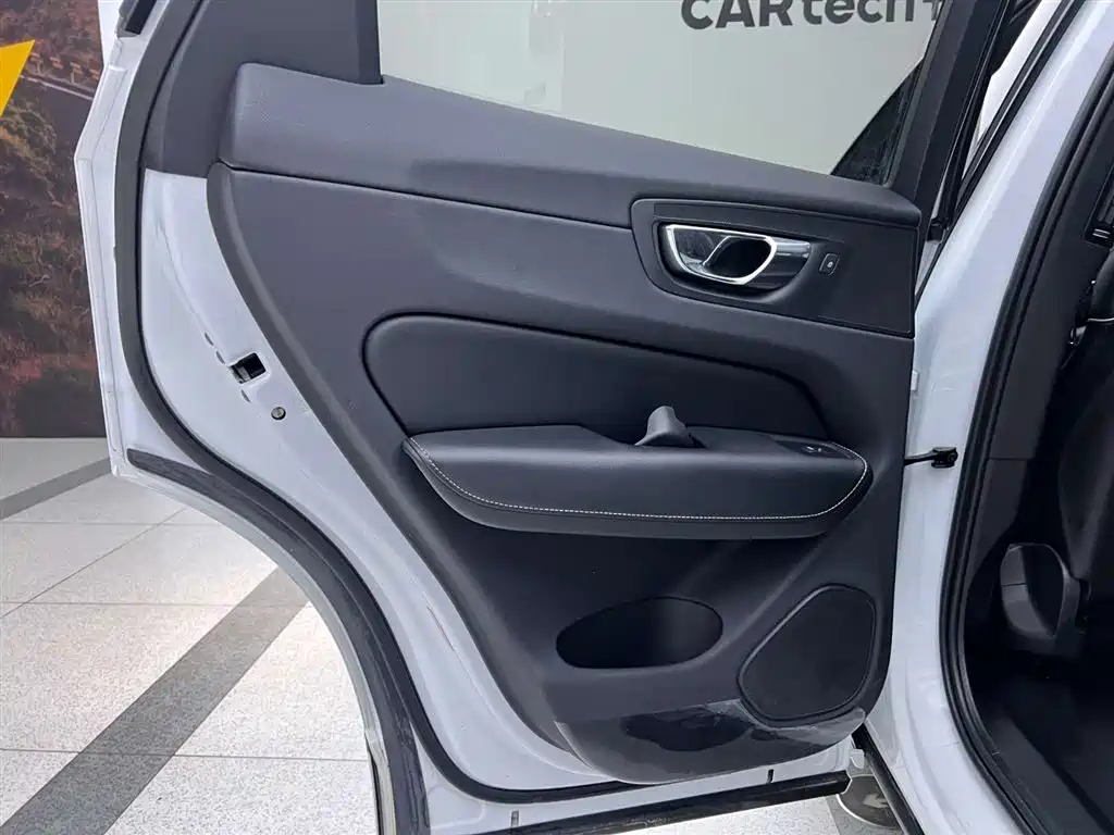 Volvo XC60 2018 T5 four-wheel drive Zhiyuan Sport Edition купить на сайте DeffCars
