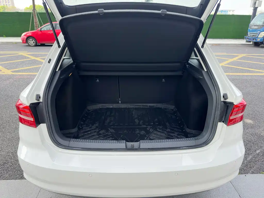 Lavida 2018 Hatchback 200TSI DSG Comfort Edition National V купить на сайте DeffCars