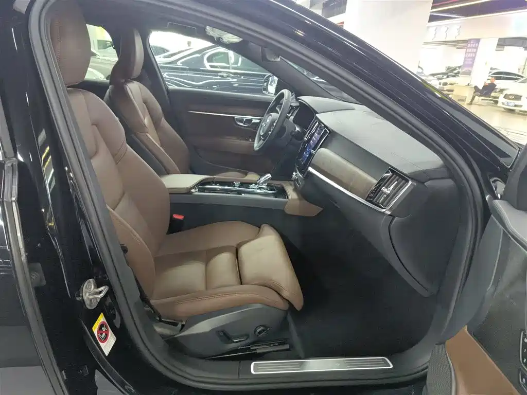 Volvo S90 2025 B5 Zhiyuan Luxury Edition купить на сайте DeffCars