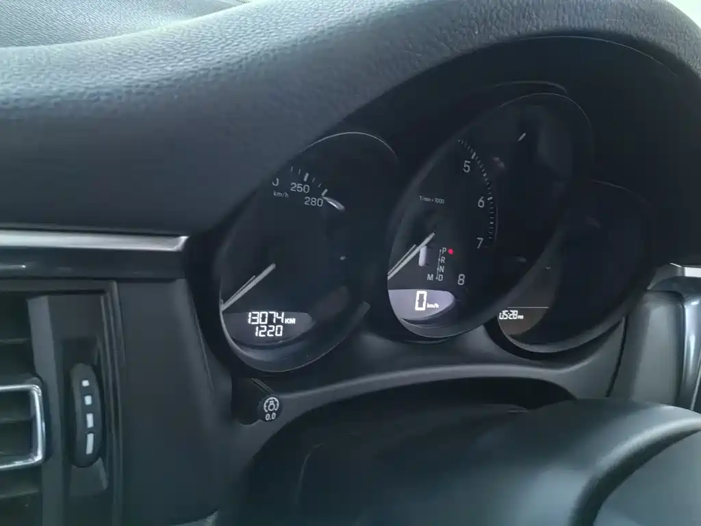 Macan 2023 Macan 2.0T купить на сайте DeffCars