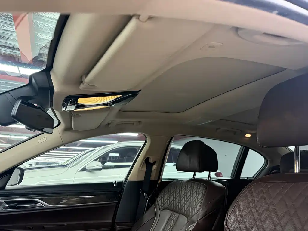 BMW 7 Series 2016 730Li Luxury купить на сайте DeffCars