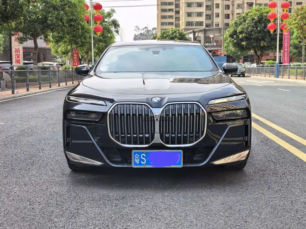 BMW 7 Series 2023 740Li Leading M Sports Package купить на сайте DeffCars