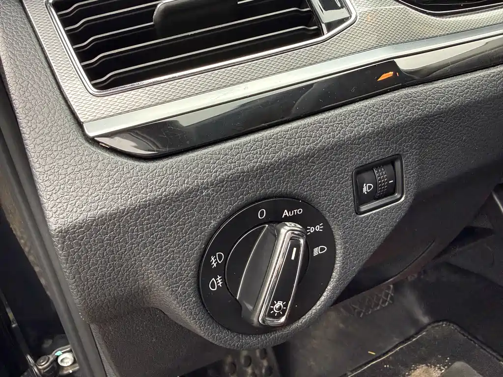 Bora 2018 1.5L automatic comfort model купить на сайте DeffCars