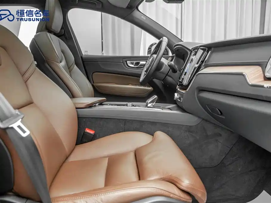 Volvo XC60 2022 B5 four-wheel drive Zhiyuan Deluxe Edition купить на сайте DeffCars