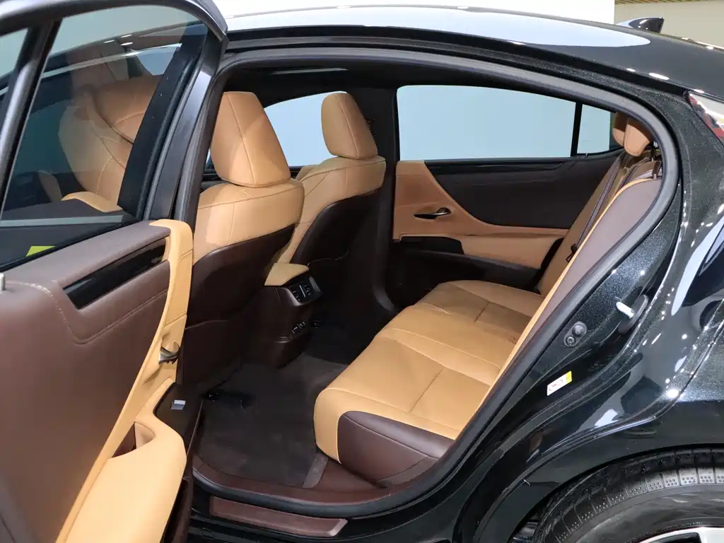 Lexus ES 2018 200 Excellence Edition National VI купить на сайте DeffCars