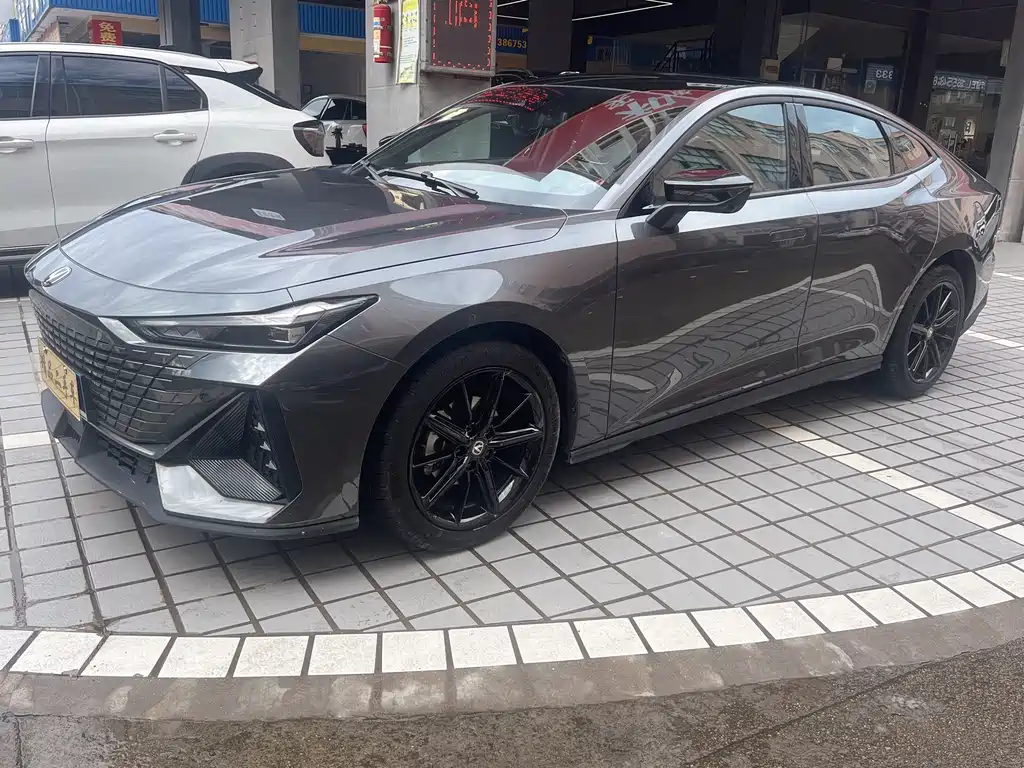Changan UNI-V 2023 1.5T Premium купить на сайте DeffCars