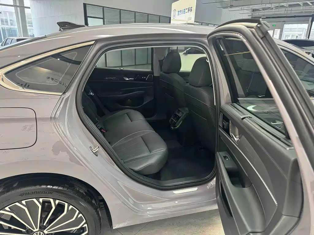 Passat 2025 Pro 380TSI Dragon Edition купить на сайте DeffCars