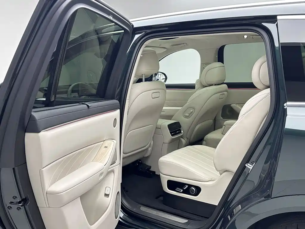 Wenjie M8 2025 extended range Max+ version 53.4kWh 6-seater version купить на сайте DeffCars