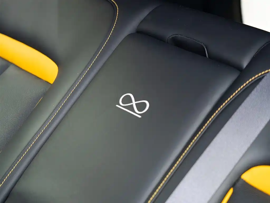 Cullinan 2020 Black Badge купить на сайте DeffCars