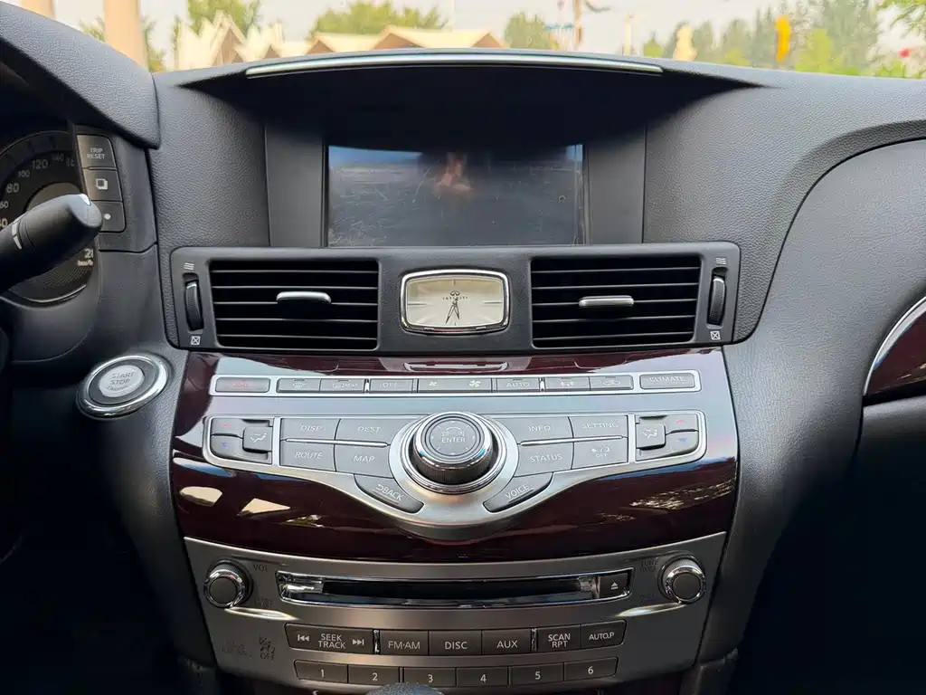 Infinity Q70 2013 Q70L 2.5L Deluxe Edition купить на сайте DeffCars